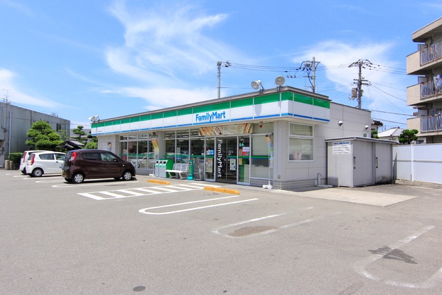 コンビニ　ファミリーマート　余戸南四丁目店（コンビニ）まで909m