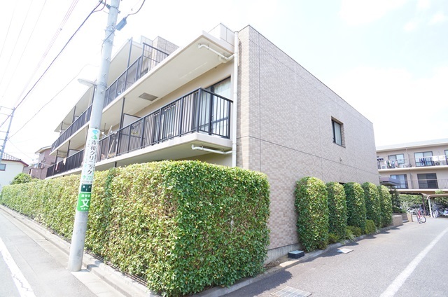 建物外観　敷地内に駐車場がありますが、まず空き確認してください。