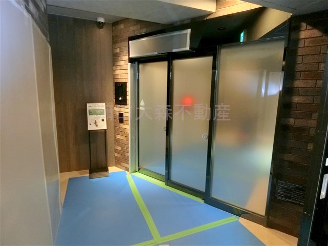 エントランス　エントランス　防犯カメラTVモニター付オートロック宅配BOX