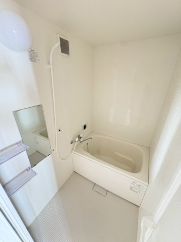 バス・シャワールーム　落ち着いた空間のお風呂です