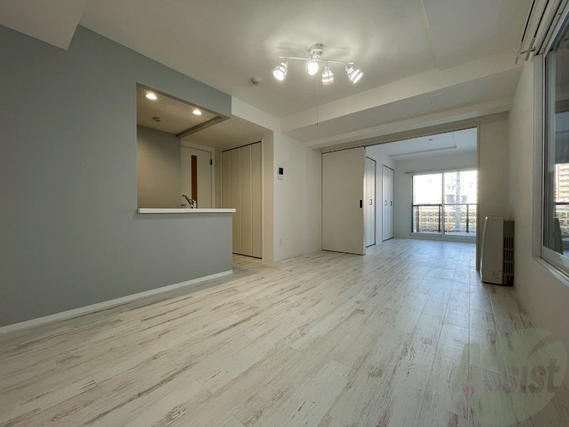 居室・リビング　アクセントクロスがお洒落なお部屋になっています！