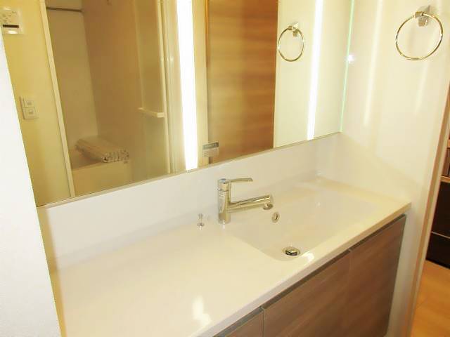 洗面設備　広い洗面です