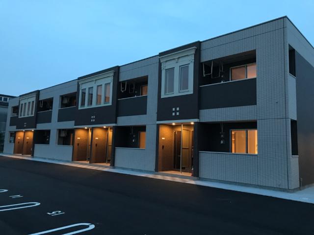 駐車場　外観写真（夜）