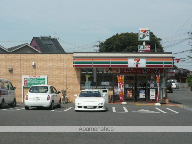 コンビニ　セブンイレブン（コンビニ）まで297m