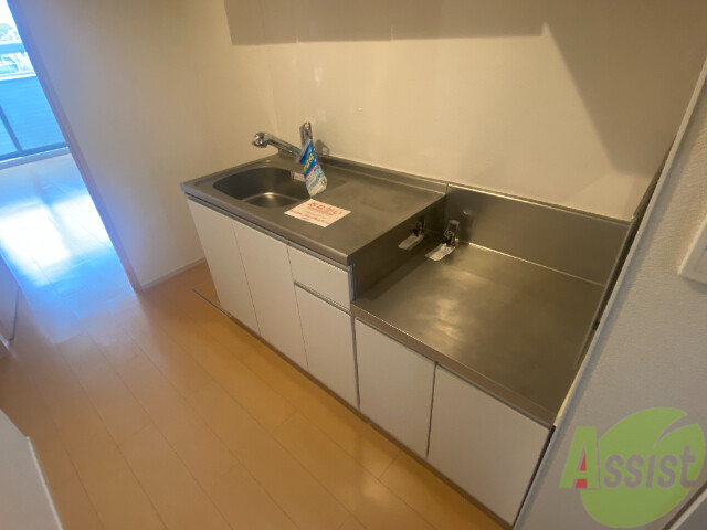 キッチン　キッチンは長さも幅も丁度いい広さですね。