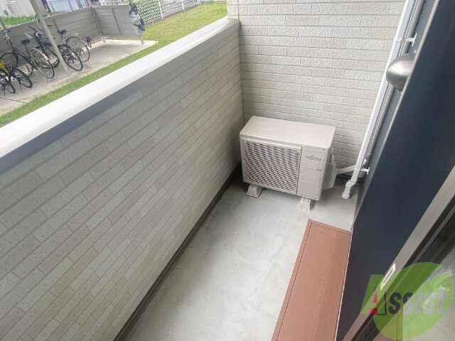 バルコニー　バルコニーはこちらです。長さも幅も丁度いいですね。