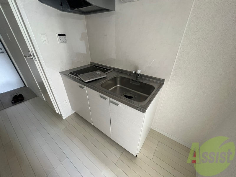 キッチン　一人暮らしには十分な大きさのキッチンですね。