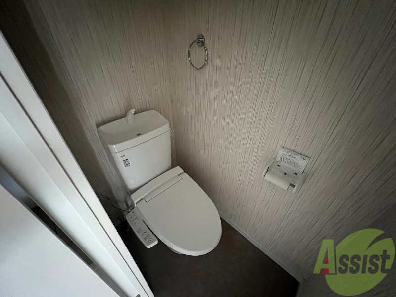 トイレ　温水洗浄便座付きのトイレは、使用しやすくうれしいですね。