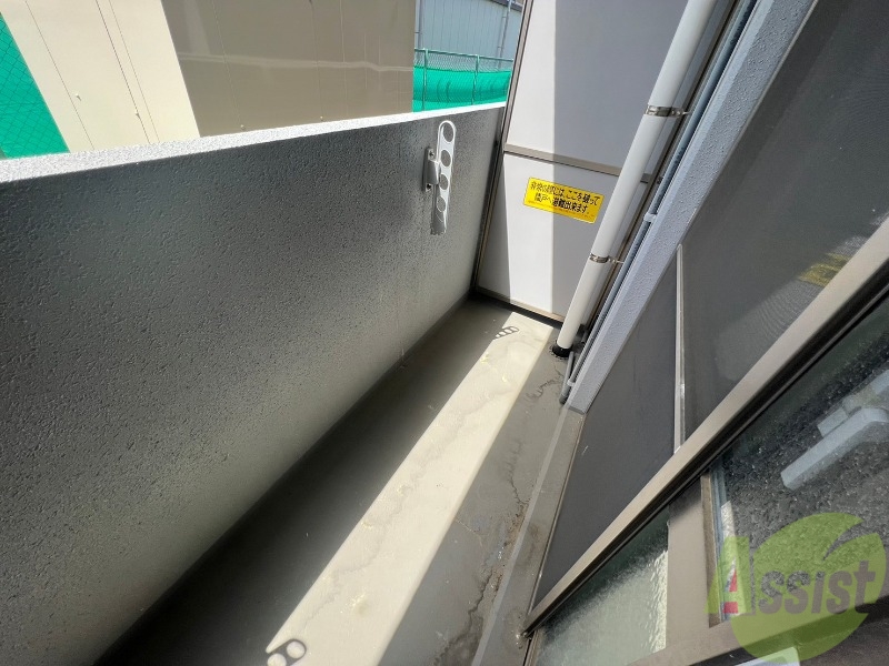 バルコニー　バルコニースペースも広く、洗濯物も問題なく干せそうですね。