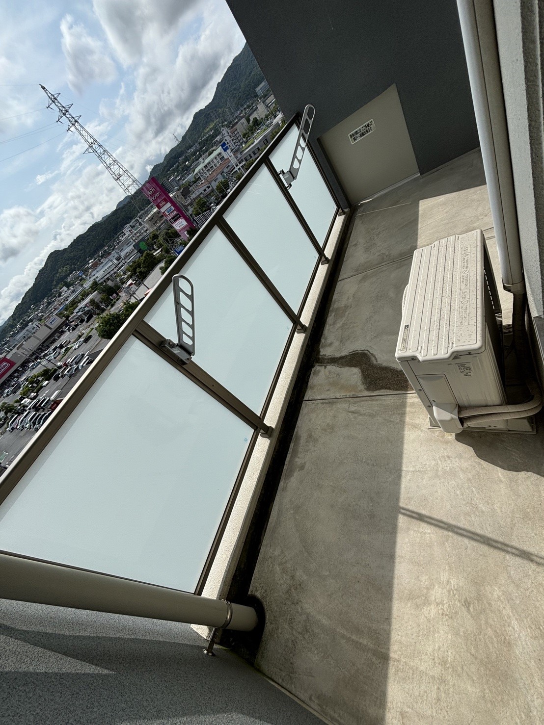 バルコニー　間取り反転別号室参照