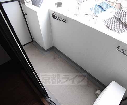 バルコニー　洗濯物はこちらへ