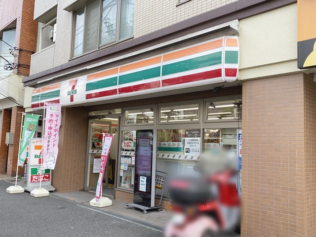 コンビニ　セブンイレブン（コンビニ）まで352m