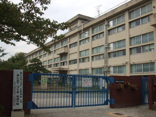 小学校　川西市立久代小学校（小学校）まで407m
