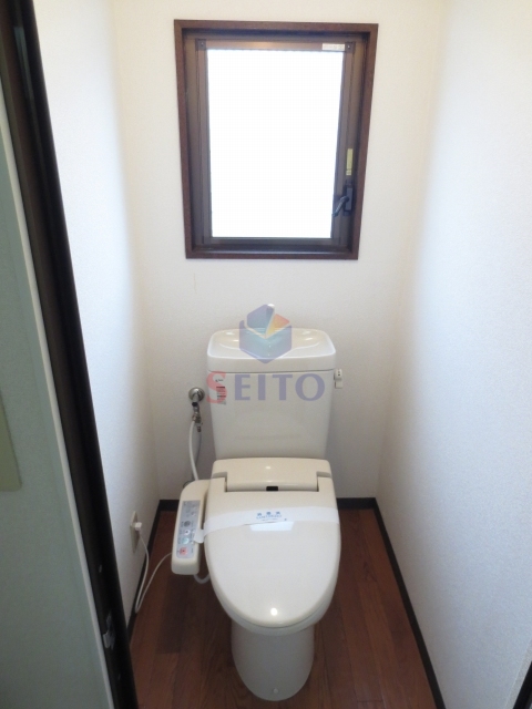 トイレ　小窓付き