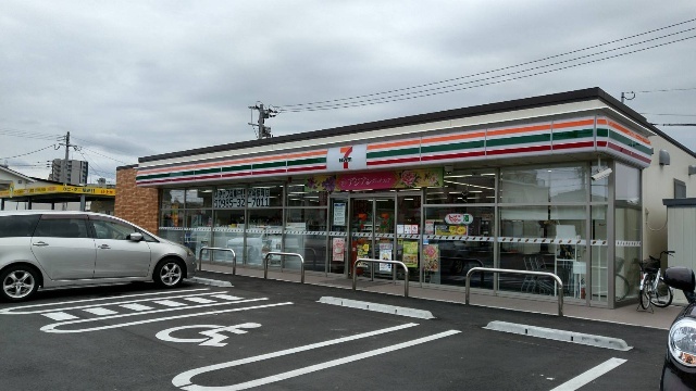 コンビニ　セブンイレブン宮崎原町店（コンビニ）まで643m