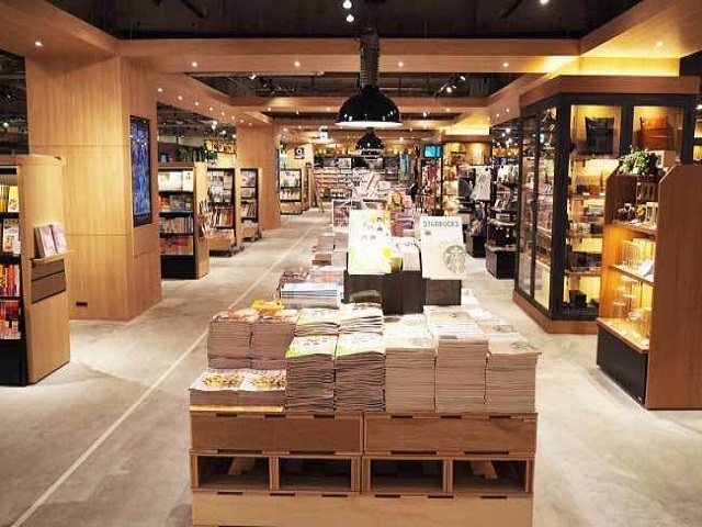 ショッピングセンター　TSUTAYA 天神ショッパーズ福岡（ショッピングセンター）まで448m