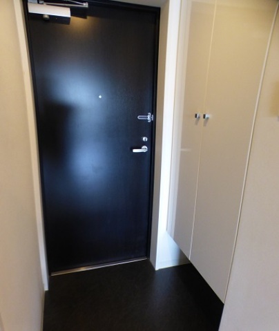 玄関　同物件別号室の写真です。