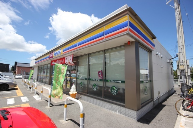 コンビニ　ミニストップ徳島末広店（コンビニ）まで687m