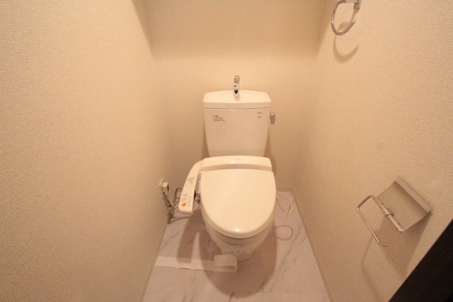 トイレ　※別室の参考写真の為、現況優先です。