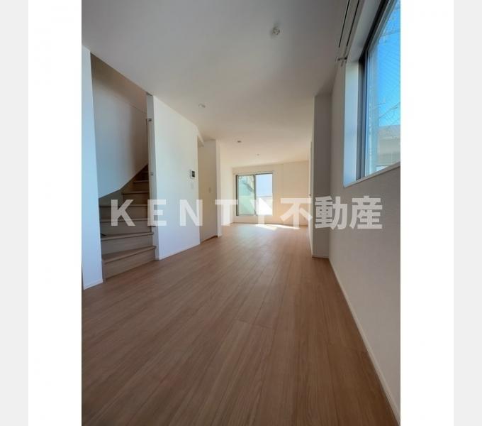 居室・リビング　こちらの居間で趣味の時間をお楽しみください