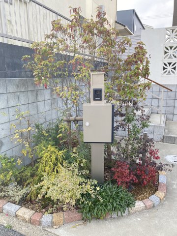 エントランス　おしゃれな玄関アプローチ　自転車も置けます