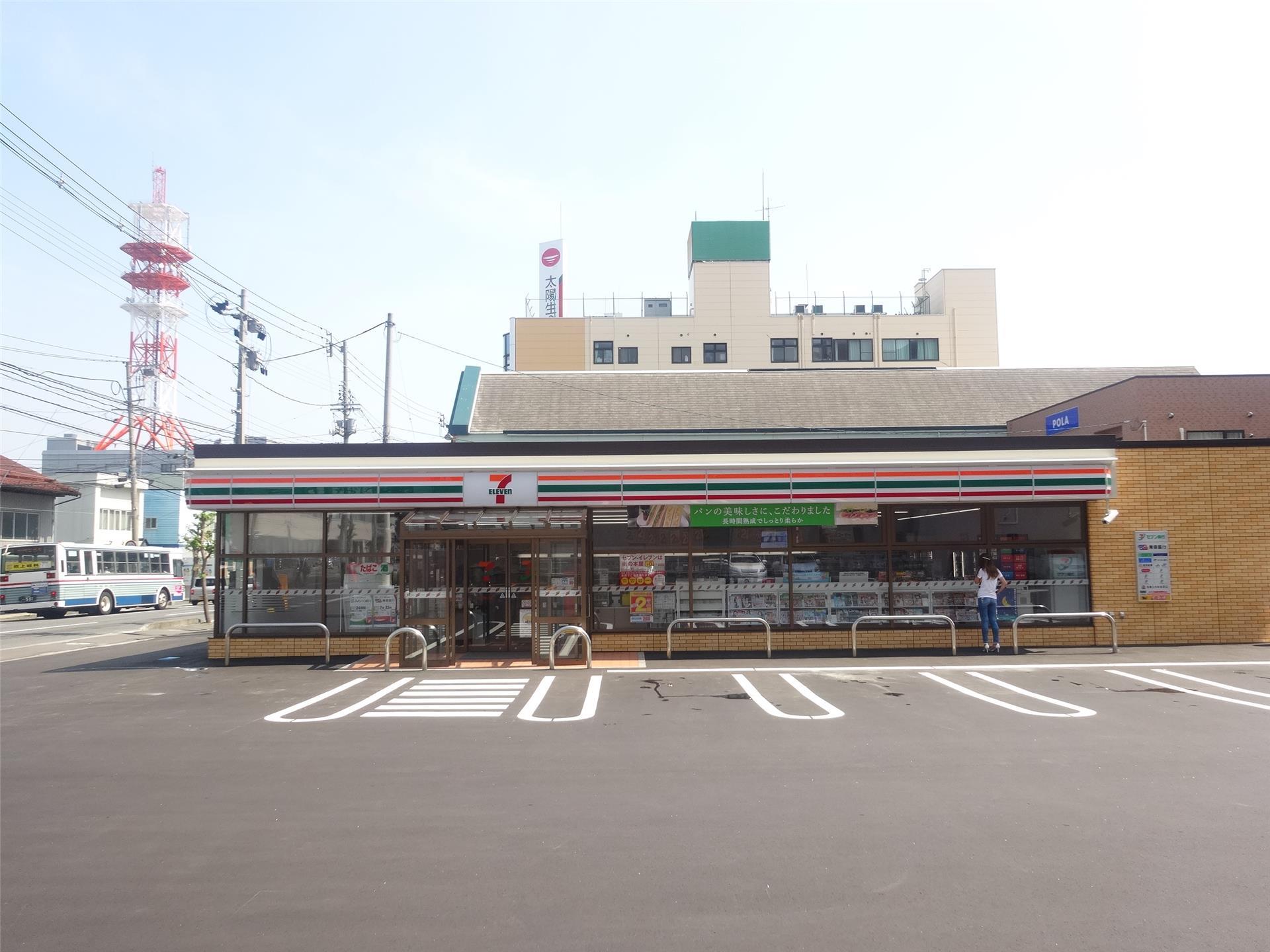 コンビニ　セブンイレブン八戸柏崎1丁目店（コンビニ）まで427m