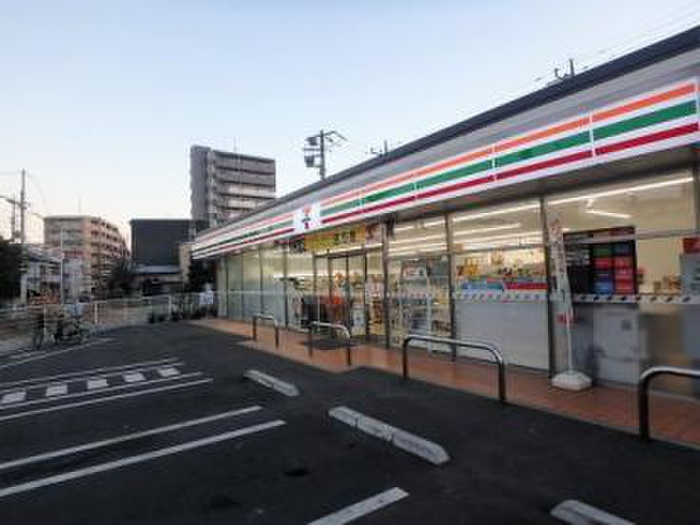 コンビニ　セブンイレブン（コンビニ）まで258m