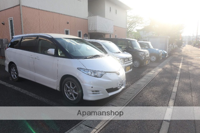 その他　敷地内駐車場（その他）まで0m