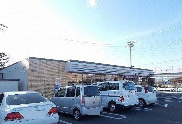 コンビニ　セブンイレブン下堀西店（コンビニ）まで240m