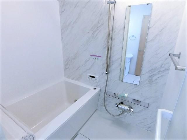 バス・シャワールーム　コンパクトで使いやすいお風呂です