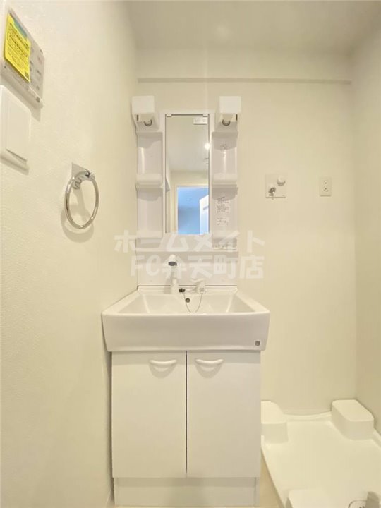 洗面設備　スペースが確保できる洗面所です