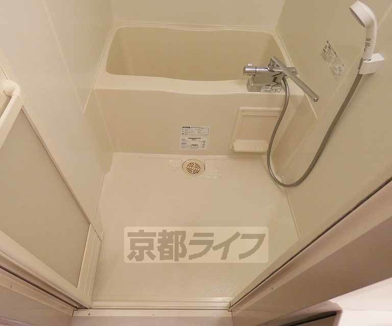 バス・シャワールーム　綺麗なお風呂です。