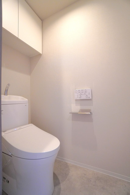 トイレ　※写真は同タイプ住戸です。