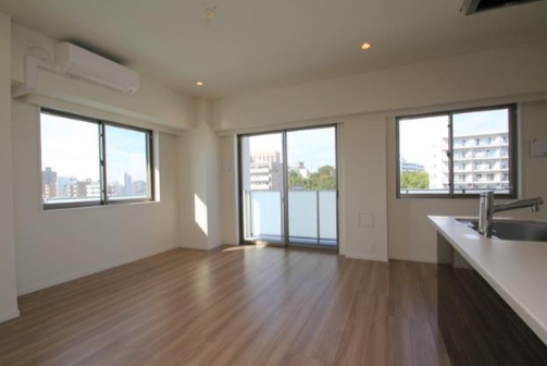 居室・リビング　☆明るい洋室☆