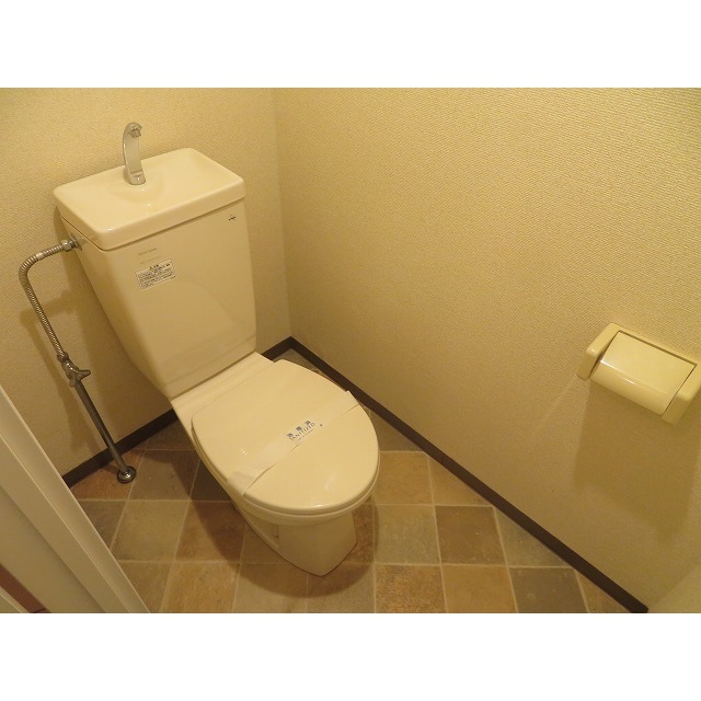 トイレ　同間取り別部屋の写真です