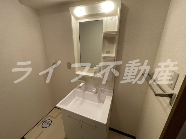 洗面設備　独立洗面台、朝の身支度には欠かせません
