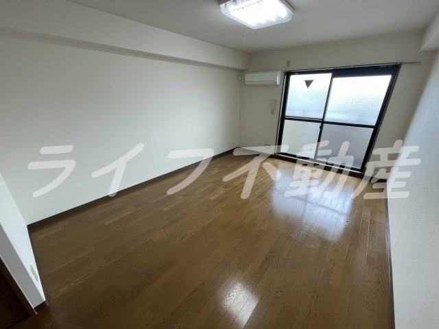 居室・リビング　こちらのリビングで趣味の時間をお楽しみください