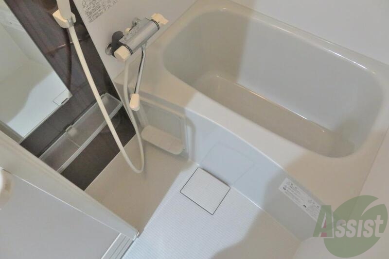 バス・シャワールーム　足を伸ばしてゆっくりお風呂に入れそうです。