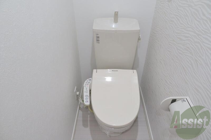 トイレ　温水機能トイレで毎日快適に使用出来ますね。
