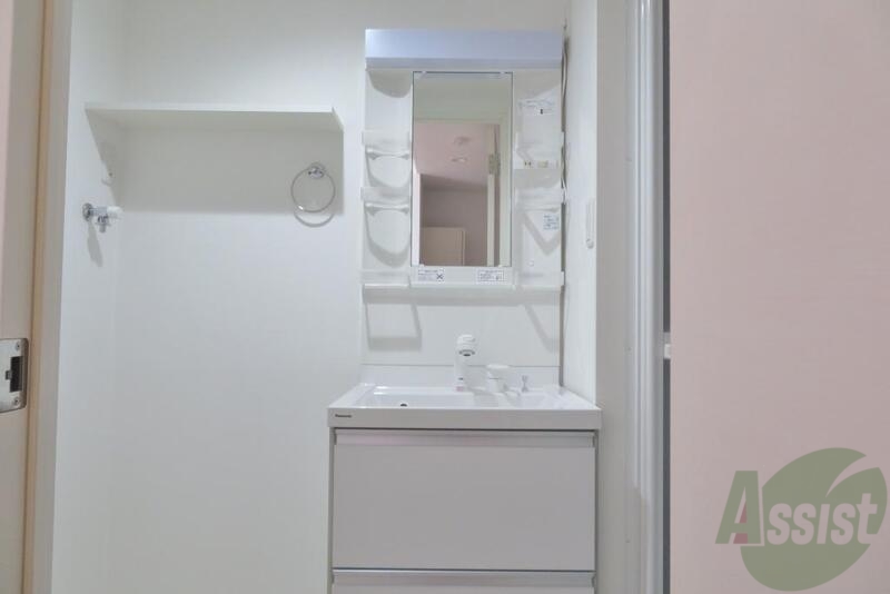 洗面設備　忙しい朝も洗面台があるので快適に使用出来ます