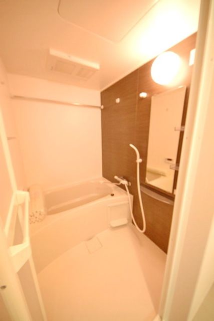 バス・シャワールーム　綺麗なバスルームです