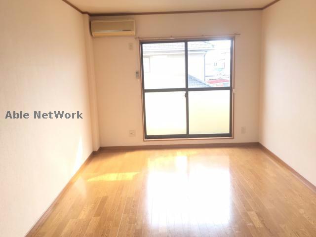 居室・リビング　陽が差し込みます。