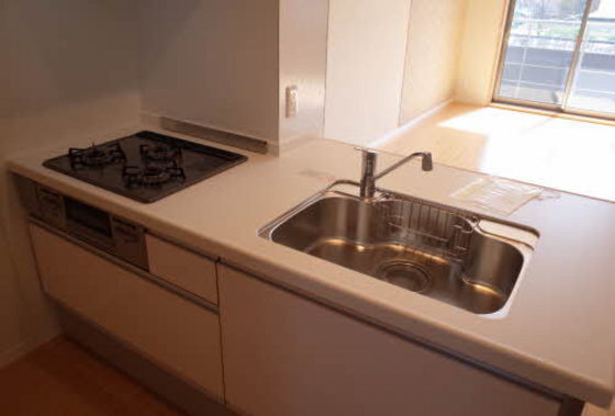 キッチン　※掲載写真は同マンション別部屋参考写真となります。