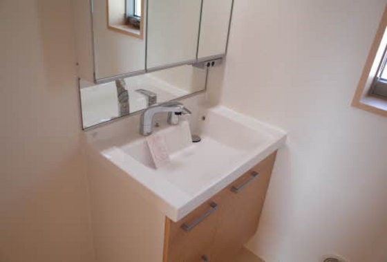 洗面設備　※掲載写真は同マンション別部屋参考写真となります。