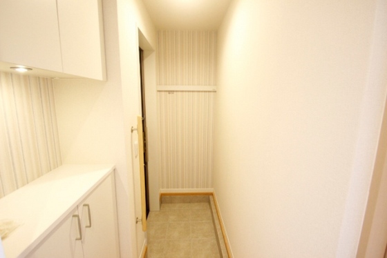 玄関　※掲載写真は同マンション別部屋参考写真となります。