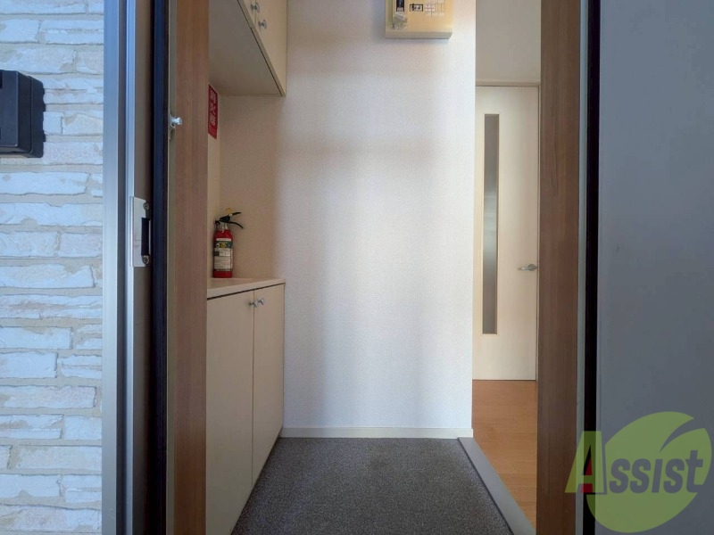 玄関　玄関の様子です。明るい印象ですね。気分もあがりそう。