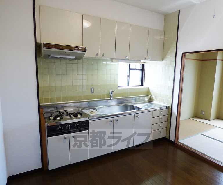 キッチン　広々としたキッチンです