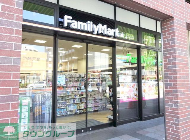 コンビニ　ファミリーマート福岡六本松駅前店（コンビニ）まで440m