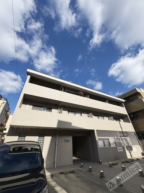 建物外観　鉄筋コンクリート造のガッチリとした建物です♪