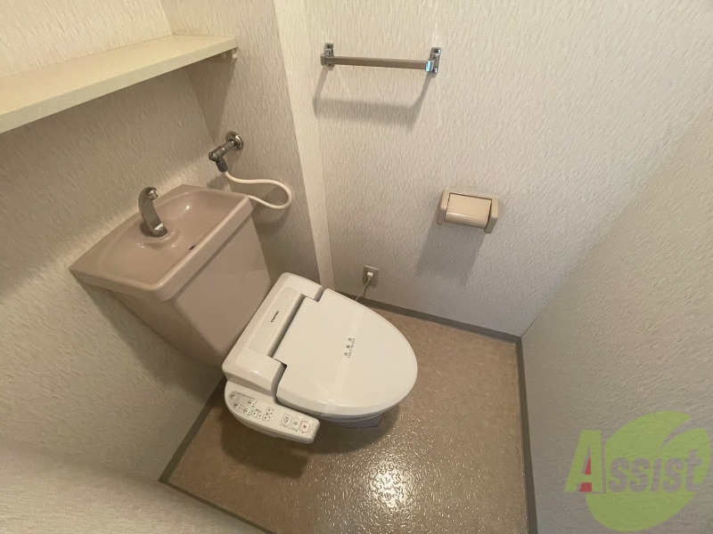 トイレ　こちらはトイレです。清潔感があり、安心して使用できます。